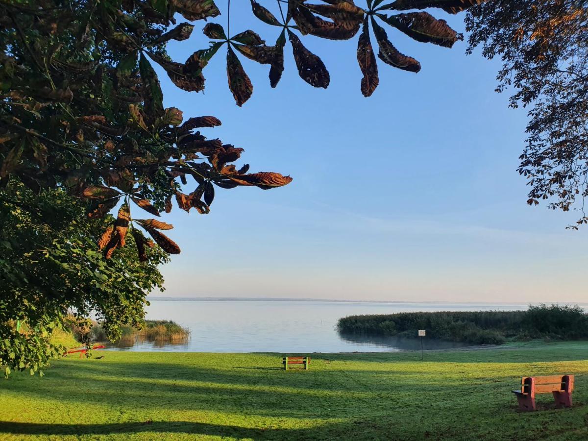 Gesindehaus Am Schloss Kummerower See Kummerow  Kültér fotó